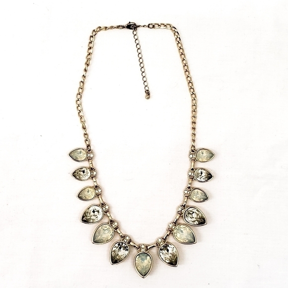 unbranded Jewelry - Teardrop graduating crystals on a goldtone chain